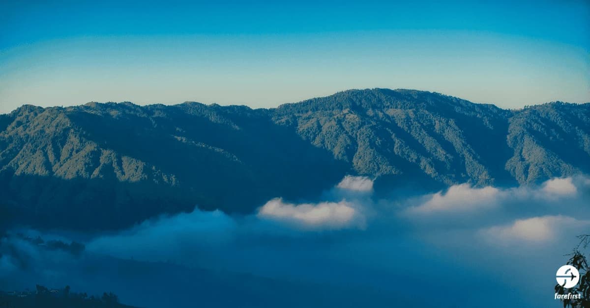 darjeeling-where-the-mountains-meet-the-clouds